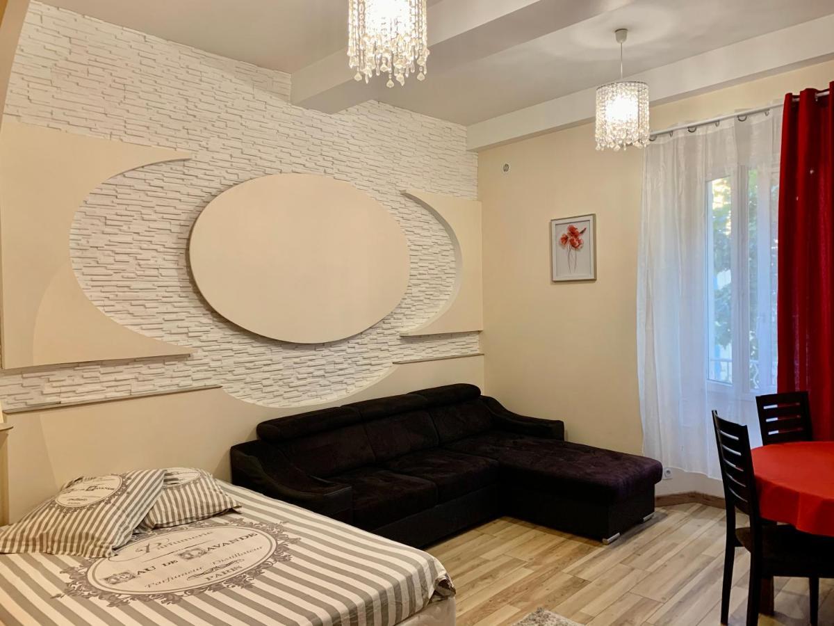 Splendide Studio Au Coeur Historique De Frejus Apartment Екстериор снимка
