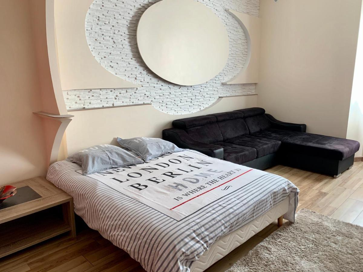Splendide Studio Au Coeur Historique De Frejus Apartment Екстериор снимка
