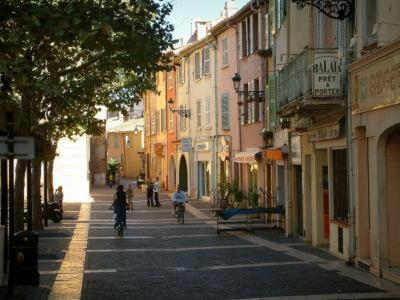 Splendide Studio Au Coeur Historique De Frejus Apartment Екстериор снимка